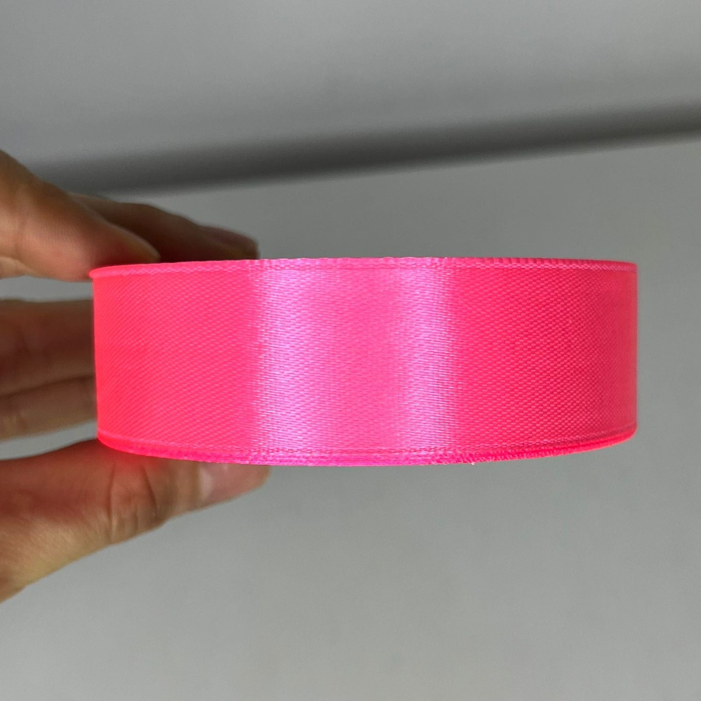 Cinta satín 2.5cm Fucsia neón #1005