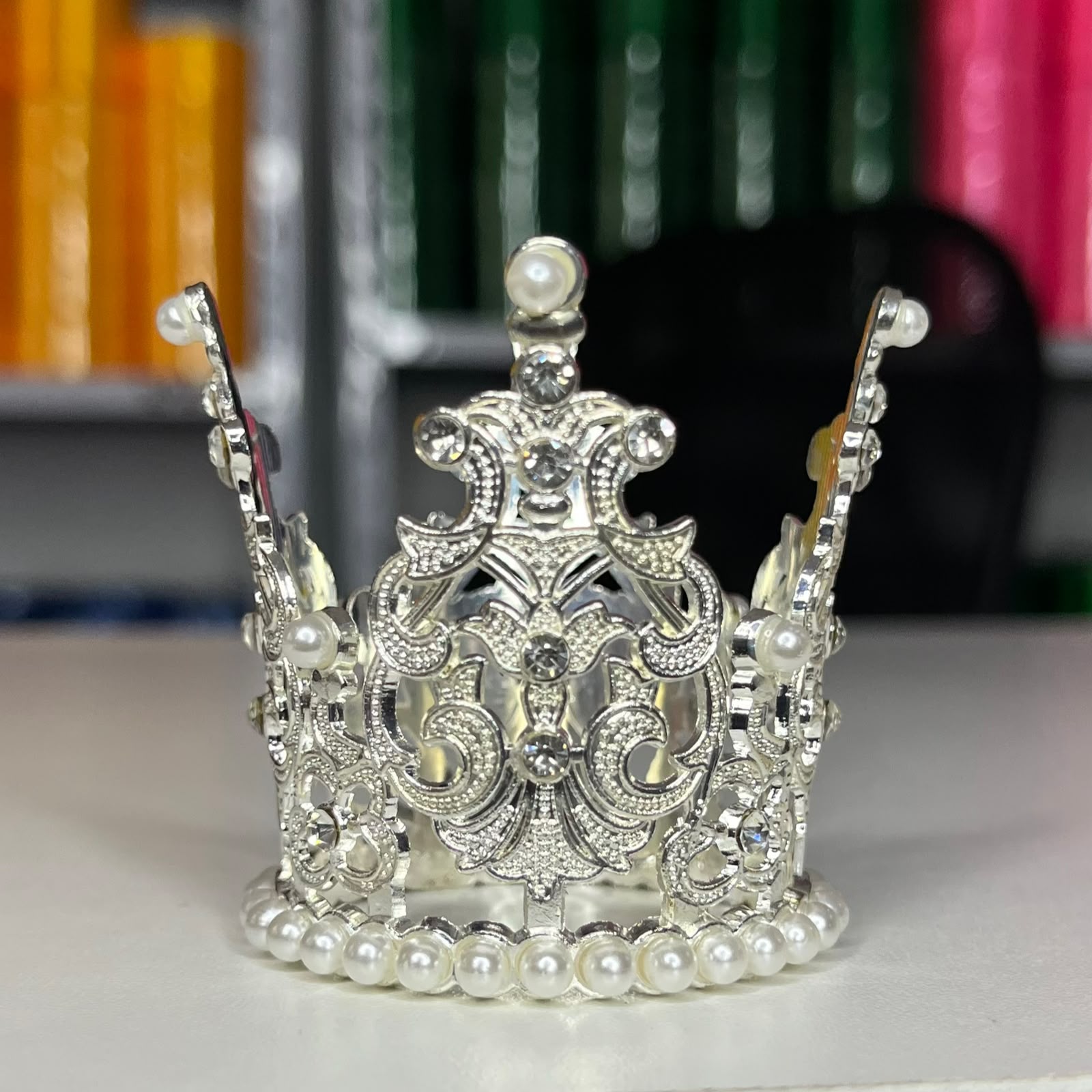 Corona metálica perlada 7.5 cm - Plateado